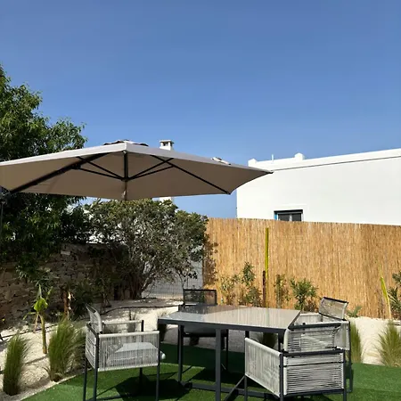 Minimal Blue With Sunset View In Dom wakacyjny *