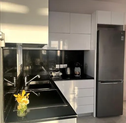 Minimal Blue With Sunset View In بيت للعطل